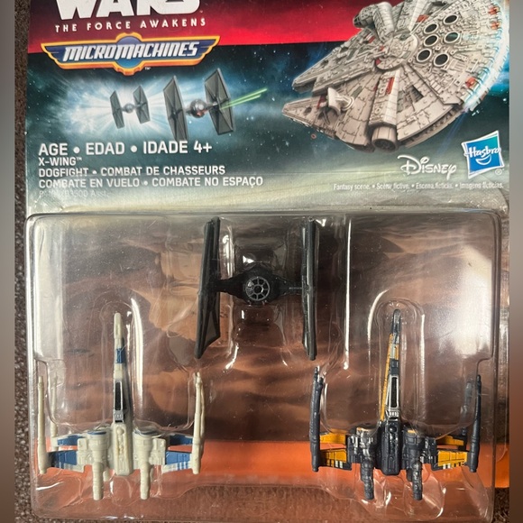 Star Wars Micromachines X-Wing Dogfight Poe’s & Resistance X-Wing Fighter Tie - Picture 4 of 5